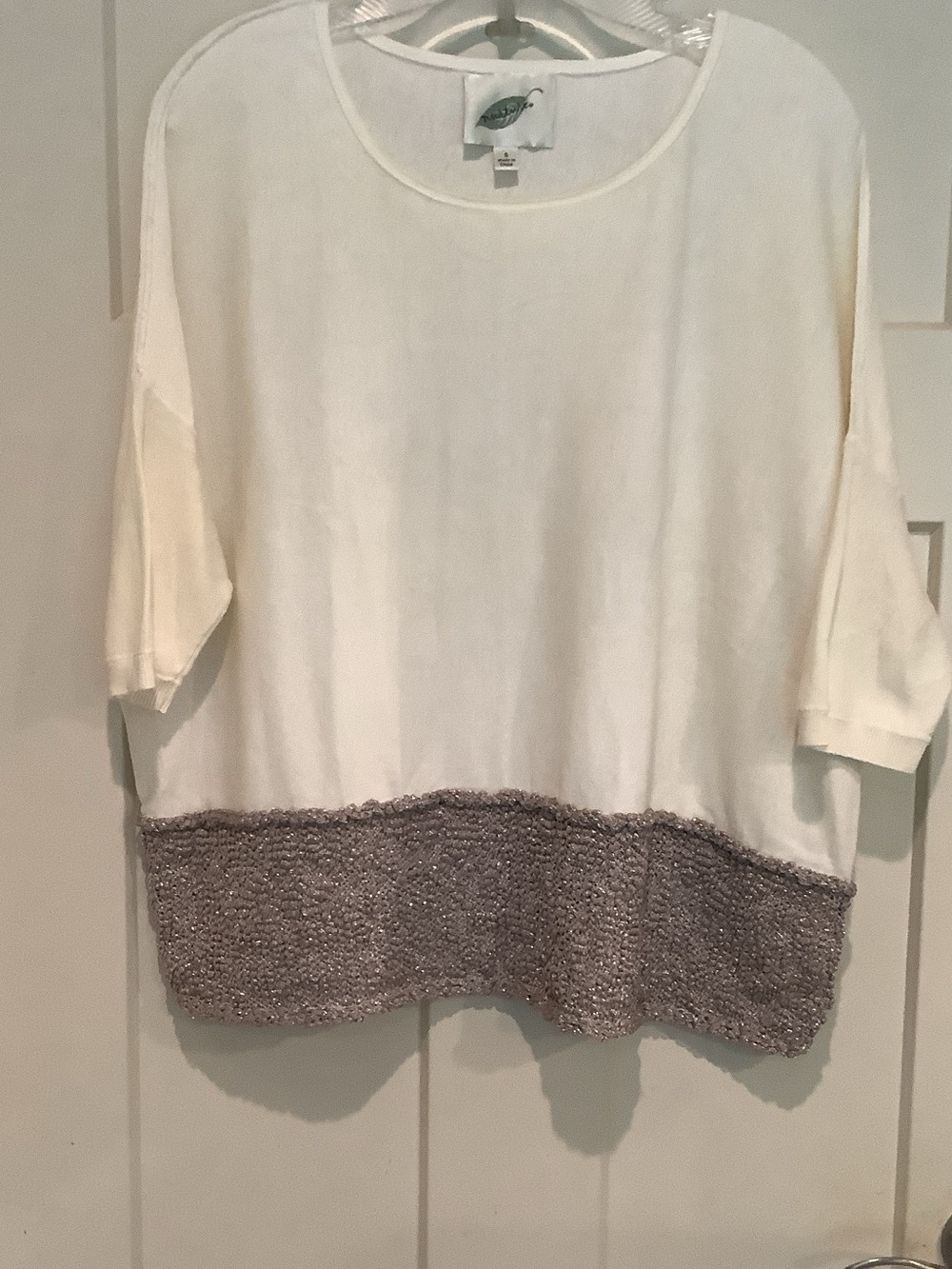 Nurture by Lamaze Cream Top with Pale Green Leaf Logo
